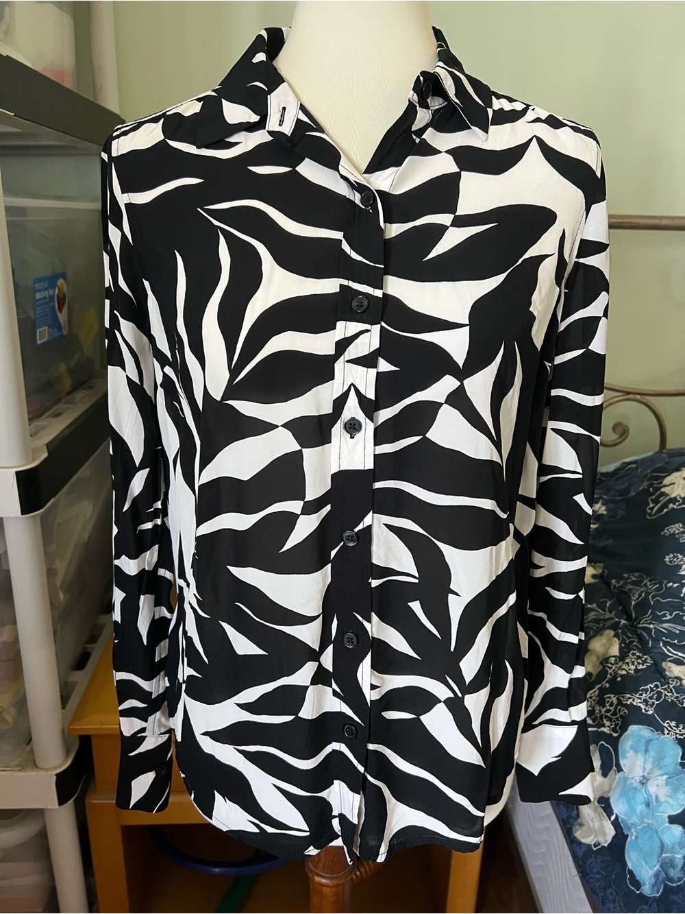INC International Concepts Black & White Patterned Button-Up Blouse